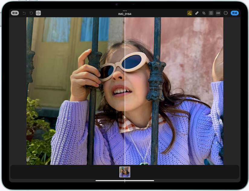横屏放置的 iPad Air，屏幕上 Photomator 正在以 AI 驱动编辑照片。