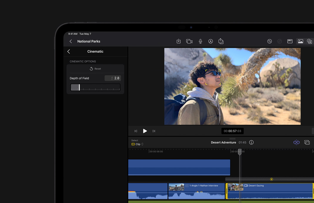 在 iPad 版 Final Cut Pro 中剪辑以 iPhone 电影效果模式拍摄的视频，焦点设定在前景中的年轻人上。