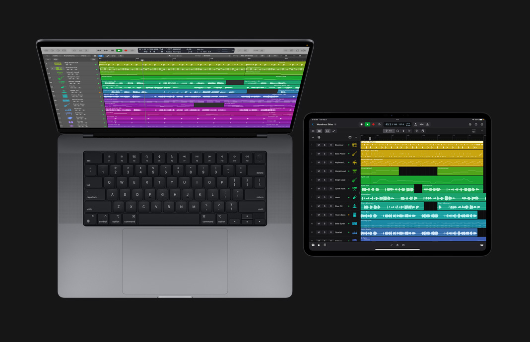 iPad Pro 与 MacBook Pro 并排摆放，两台设备屏幕上均显示 Logic Pro 的画面。