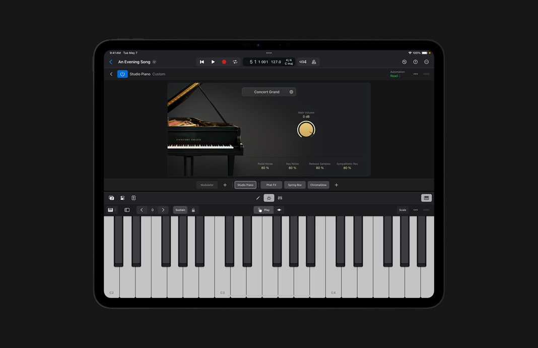 在 iPad Pro 上使用 iPad 版 Logic Pro 的录音室钢琴进行声音定制。