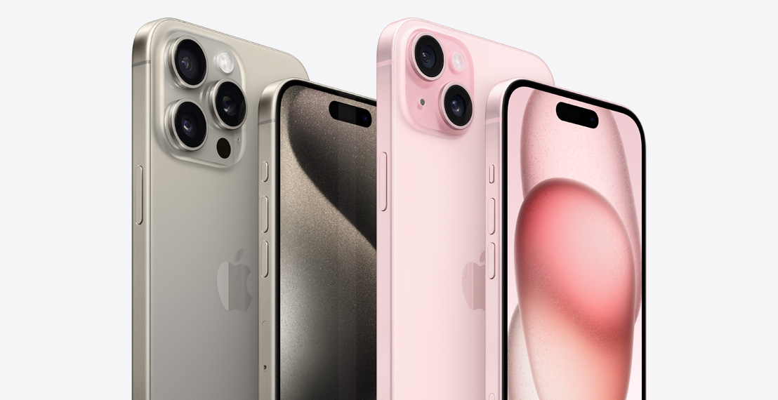 In the figure, the iPhone 15 Pro Max and iPhone 15 Pro in primary titanium metal are displayed side by side with the pink iPhone 15 Plus and iPhone 15.