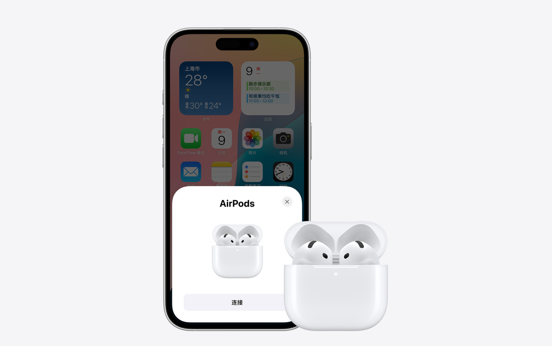 AirPods 与 iPhone 放在一起，手机屏幕显示两部设备在连接。