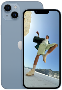 蓝色 6.7 英寸 iPhone 14 Plus 的背面视图和蓝色 6.1 英寸 iPhone 14 的正面视图。