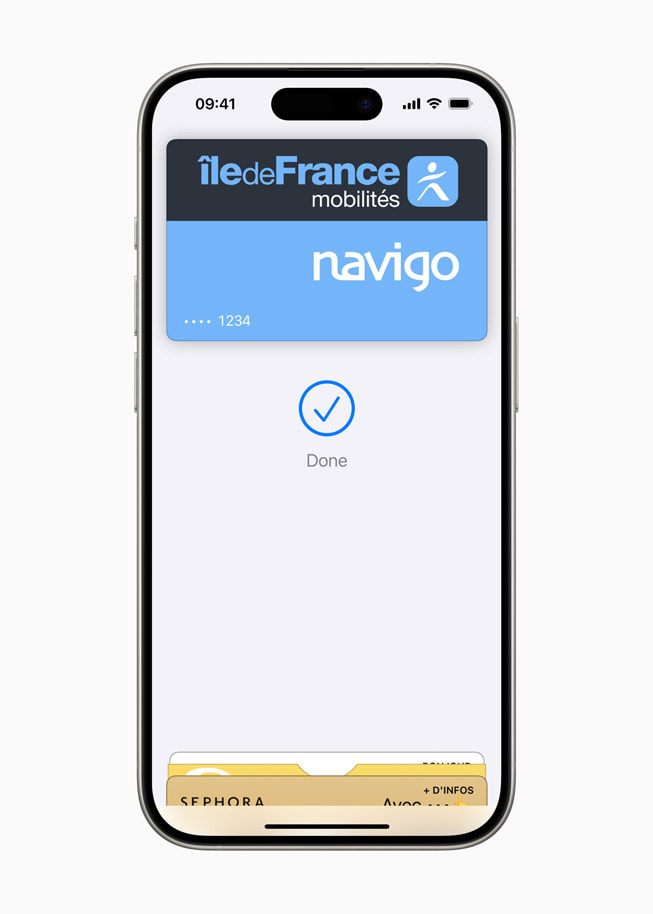 iPhone 15 Pro 屏幕上显示 Apple 钱包中的 Navigo 卡及“完成”（Done）字样。