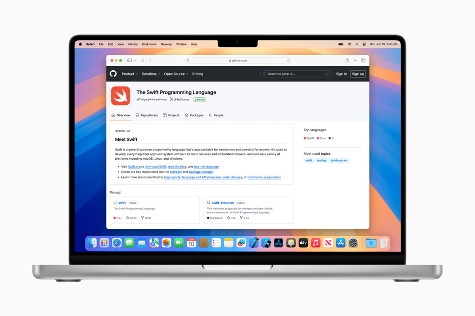 14 英寸 MacBook Pro 上显示着全新的 Swift GitHub 组织。