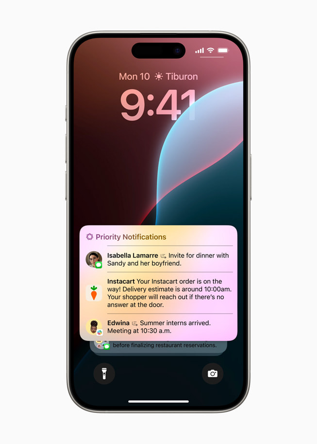 iPhone 15 Pro 上展示的 Priority Notifications。