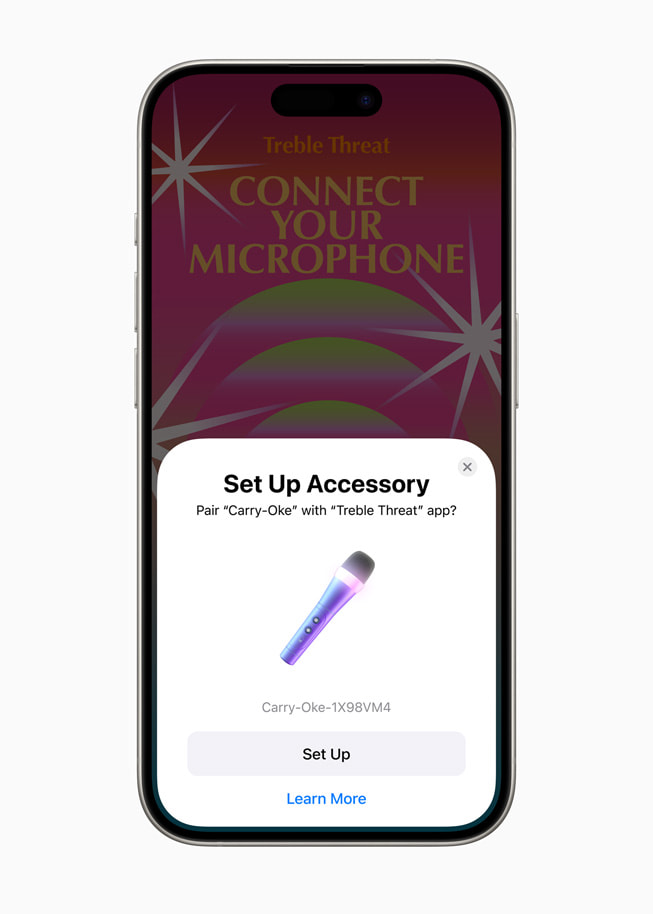 iPhone 15 Pro 显示 Accessory Setup Kit 界面，将麦克风与一款名为 Treble Threat 的 app 配对。