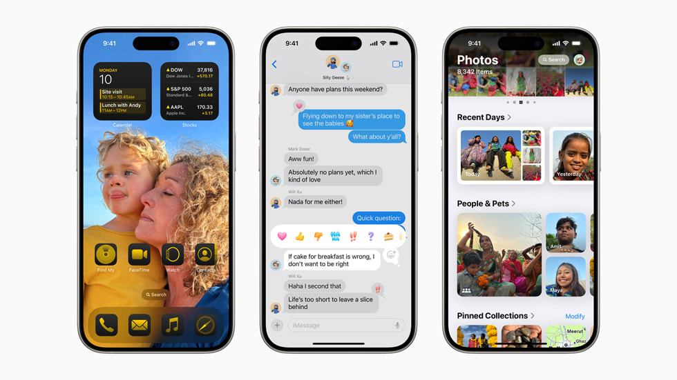 三台 iPhone 15 Pro 设备并排展示，第一台显示自定义主屏幕，第二台显示信息 app 中的“点回”功能，第三台显示重新设计的照片 app。 