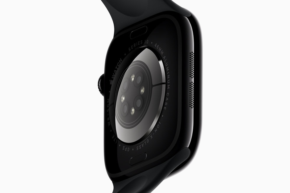 Apple Watch Series 10 背面的特写照片。