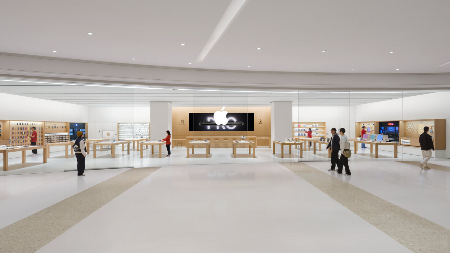 Apple 合肥万象城零售店内部的广角照片。