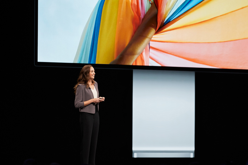 Colleen Novielli 在 WWDC 2019 演讲台上。