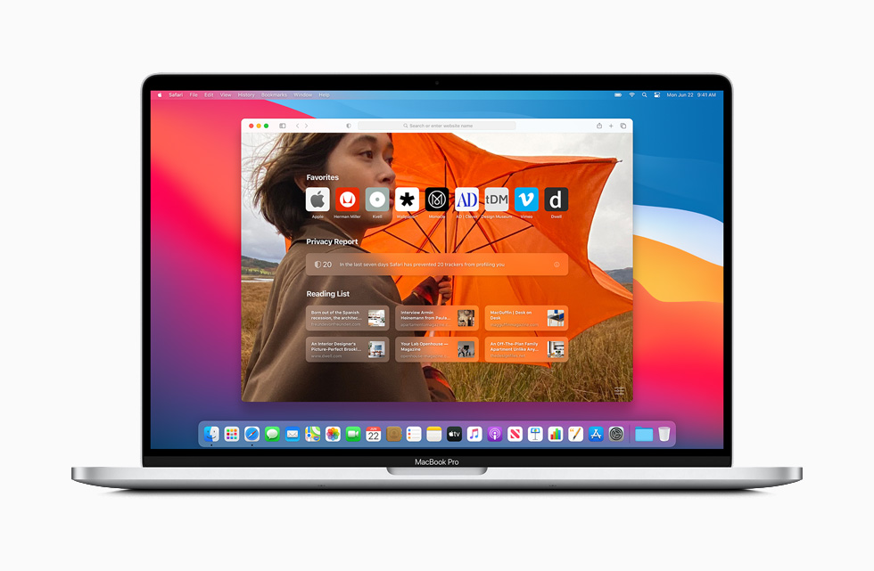 MacBook Pro 上显示新的 Safari 浏览器起始页面。