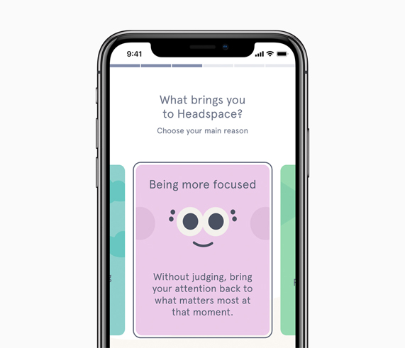iPhone X 屏幕上显示 Headspace App。