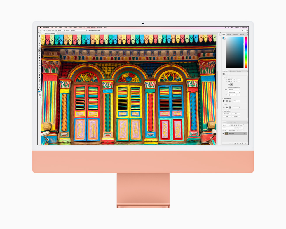 在一台橙色 iMac 上，Photoshop 中正在编辑一张图片。