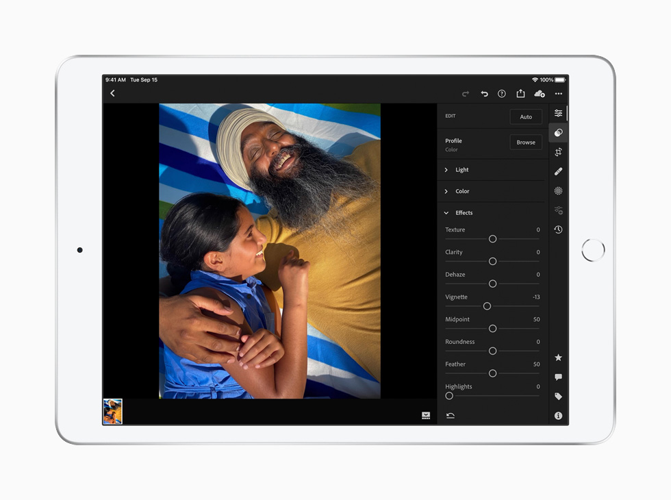 在 iPad 上使用 Adobe Lightroom 编辑图像。