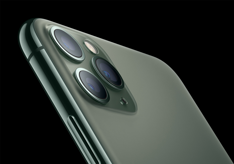 iPhone 11 Pro 的亚光质感玻璃背板。
