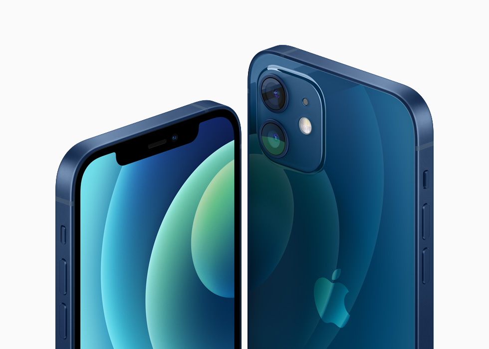 蓝色铝金属外观的 iPhone 12 和 iPhone 12 mini。