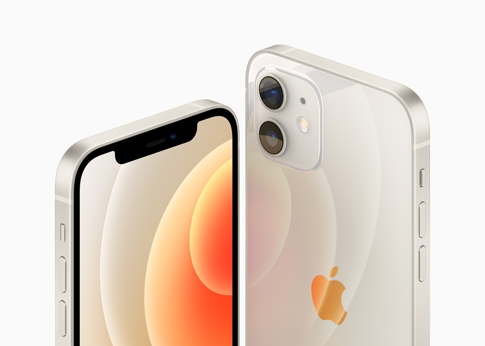 白色铝金属外观的 iPhone 12 和 iPhone 12 mini。