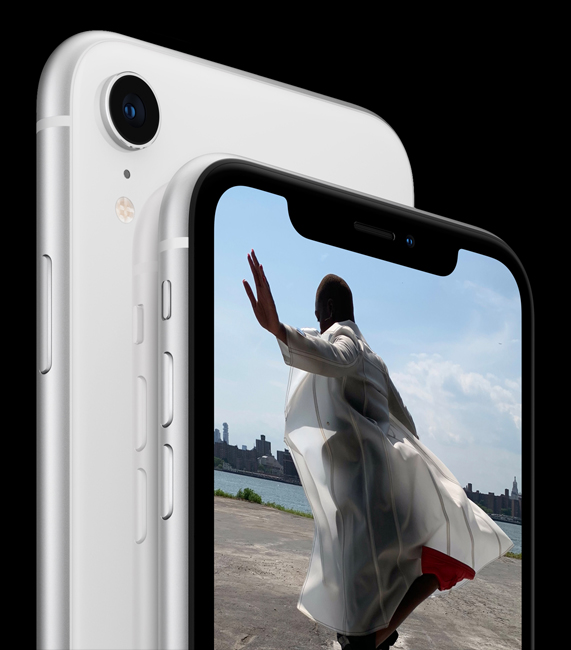 iPhone XR 配备一个 1200 万像素 f/1.8 光圈广角摄像头。