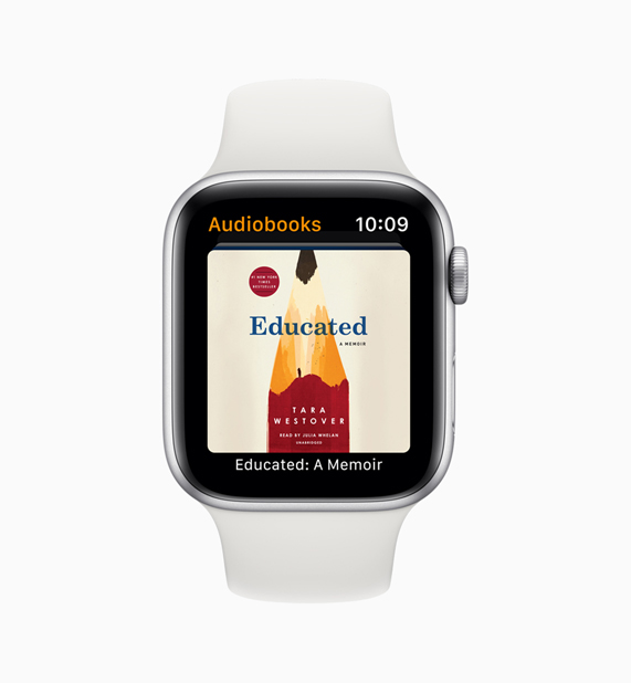 白色 Apple Watch 搭配有声读物 app。
