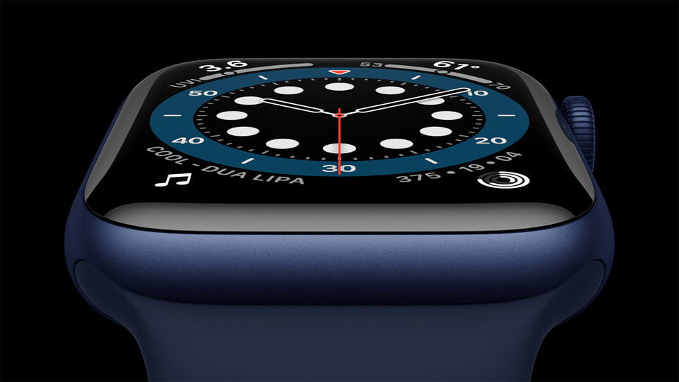 Apple Watch Series 6 蓝色铝金属表壳特写。