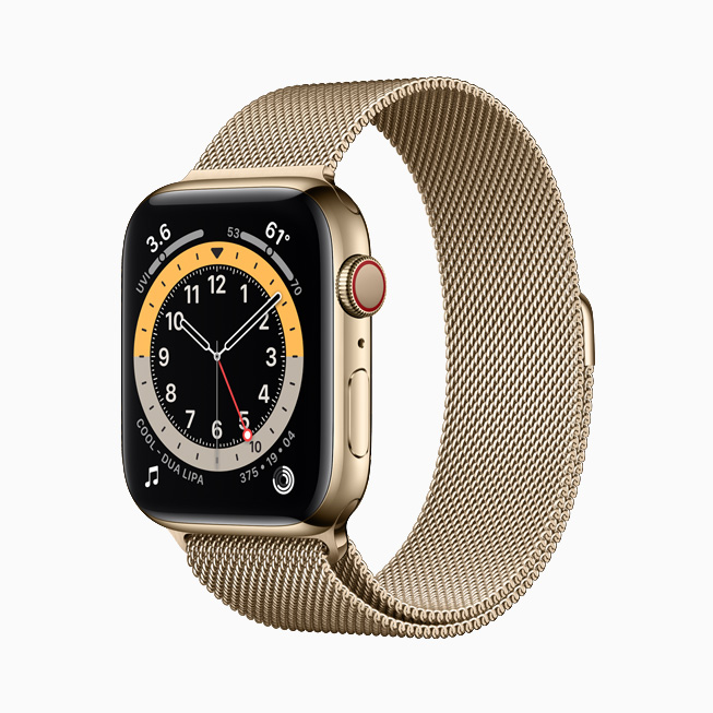 Apple Watch Series 6 搭配金色不锈钢表壳。 