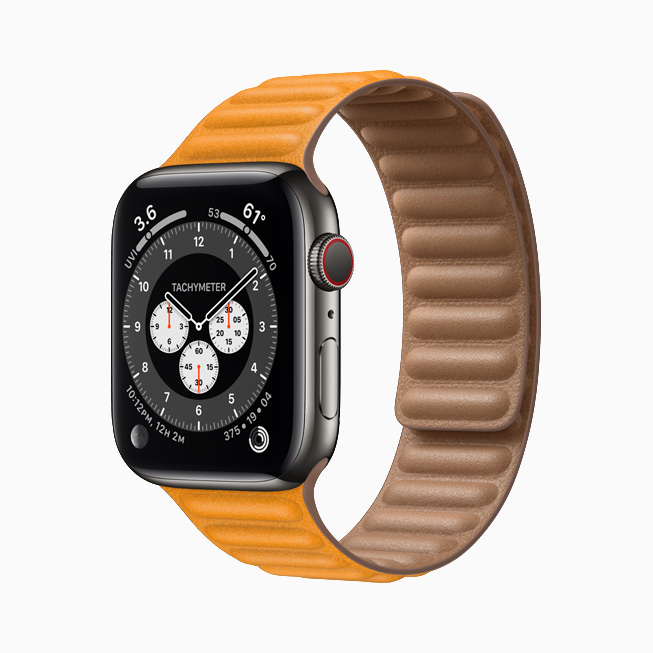 Apple Watch Series 6 搭配石墨色不锈钢表壳。
