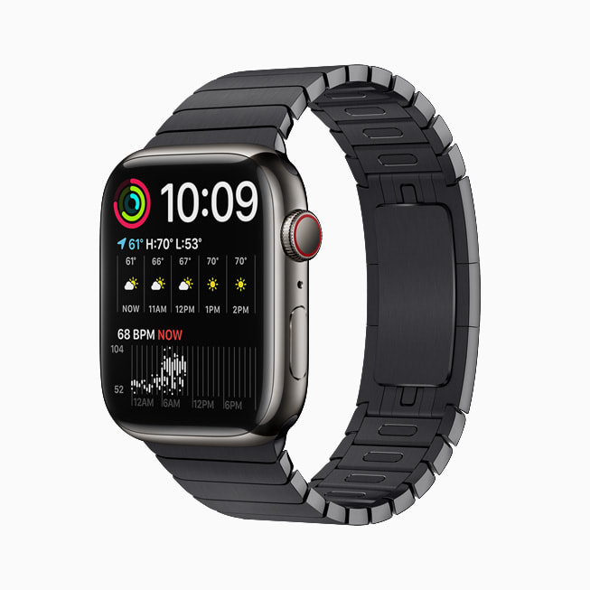Apple Watch Series 7 上展示的双模块表盘。
