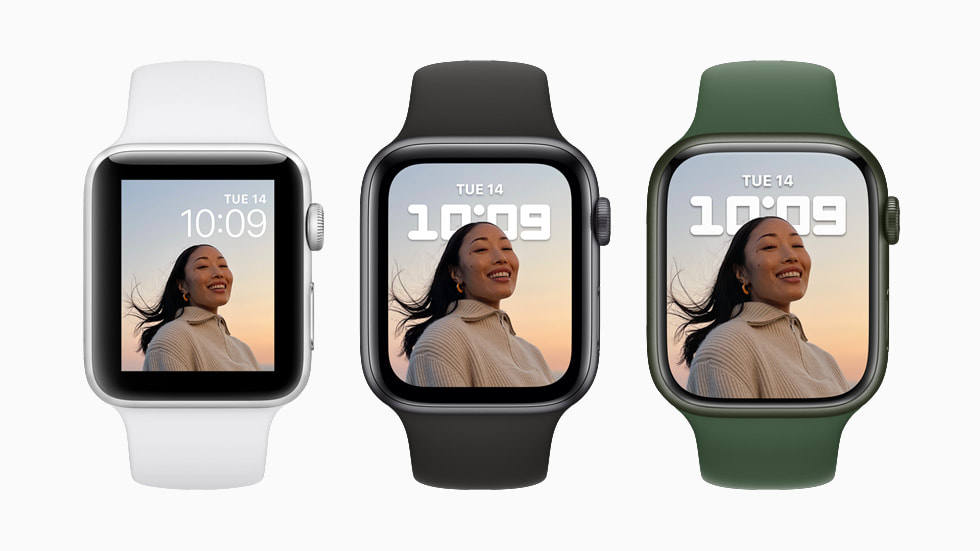 展示三种配色、两种不同表盘的 Apple Watch Series 7。