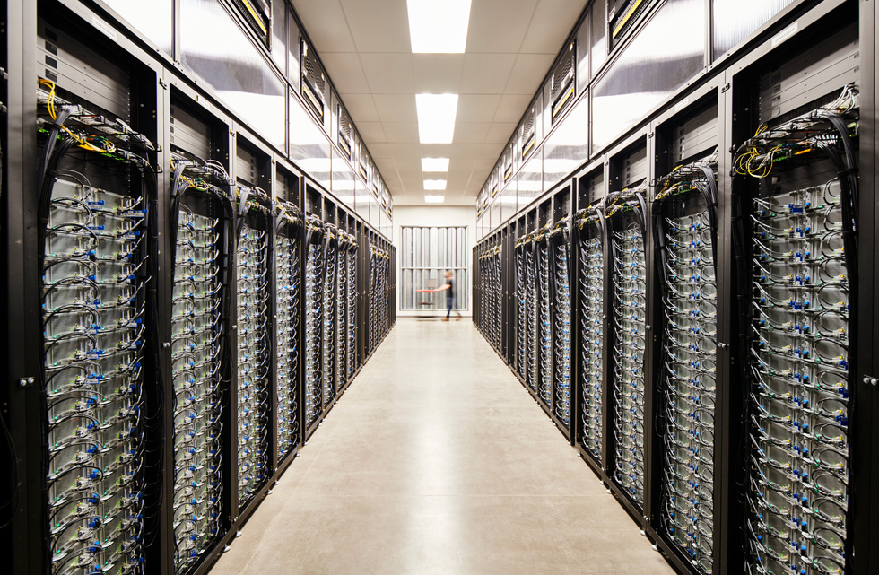 Apple 里诺数据中心的服务器机房。