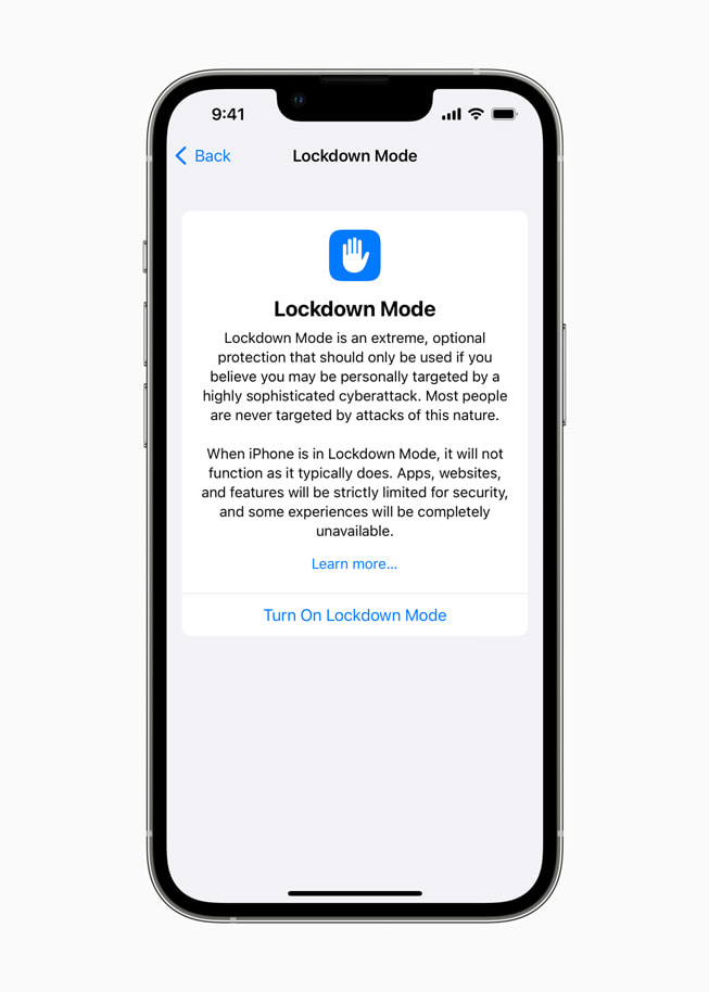 iPhone 屏幕上显示新的 Lockdown 模式。