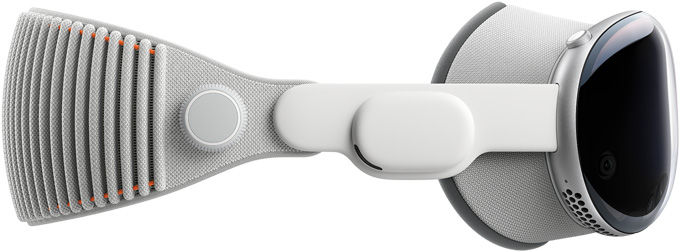 Apple Vision Pro 的侧面视图，装有遮光罩和可调节编织头带。