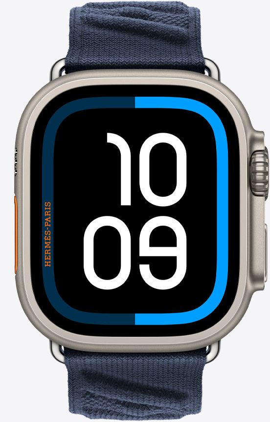 新 Apple Watch Hermès Ultra 2 的正面视图，展示全新航海表盘和 Bleu Nuit 午夜蓝色 En Mer 表带。